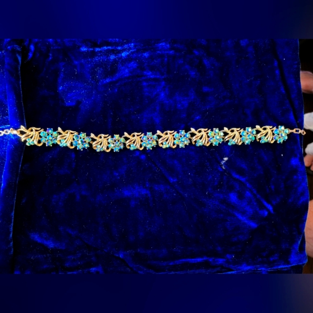 Gold jade bracelet